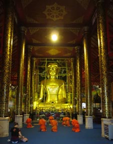 en un templo de Chiang Rai